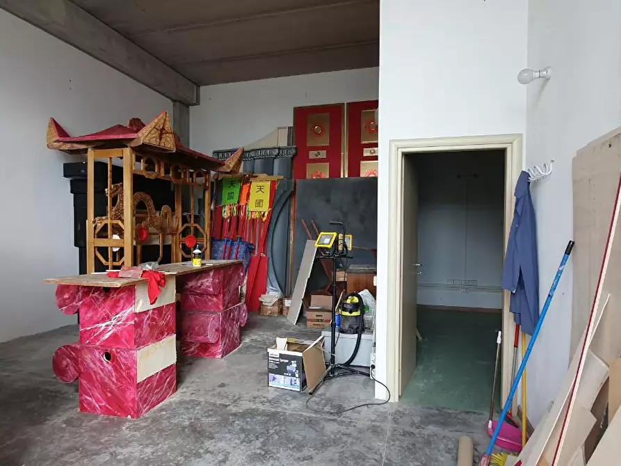 Immagine 36 di Attività commerciale in affitto  a Pisa