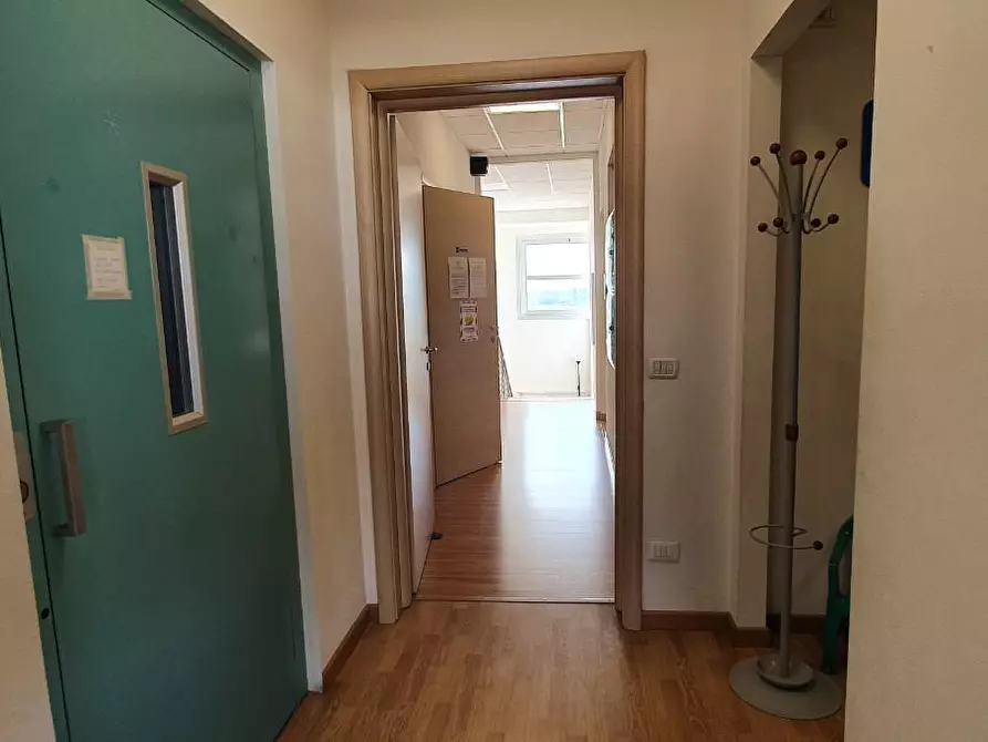 Immagine 26 di Attività commerciale in affitto  a Pisa