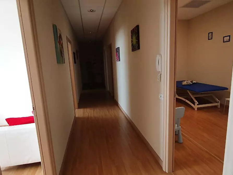 Immagine 8 di Attività commerciale in affitto  a Pisa