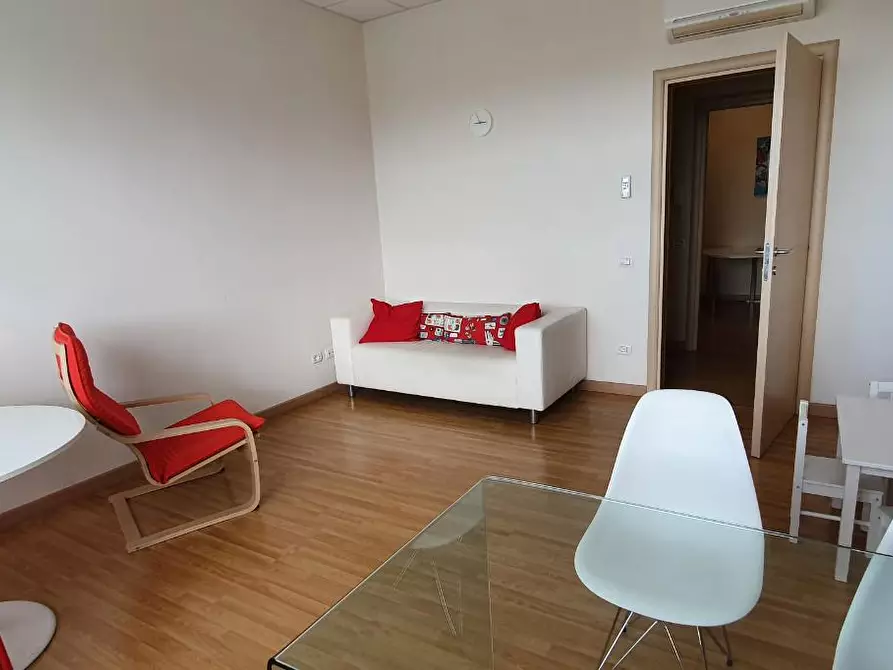 Immagine 12 di Attività commerciale in affitto  a Pisa