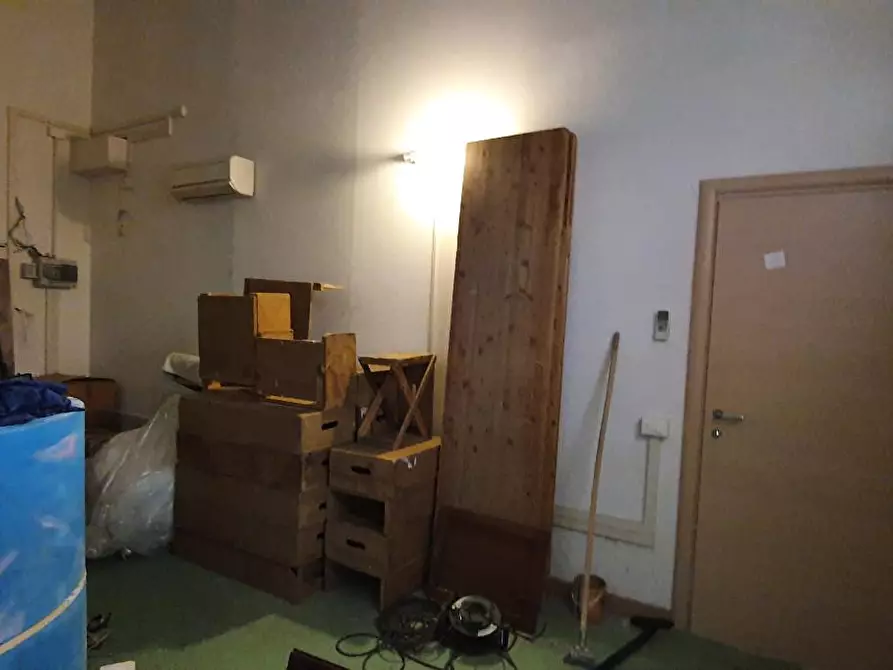 Immagine 34 di Attività commerciale in affitto  a Pisa