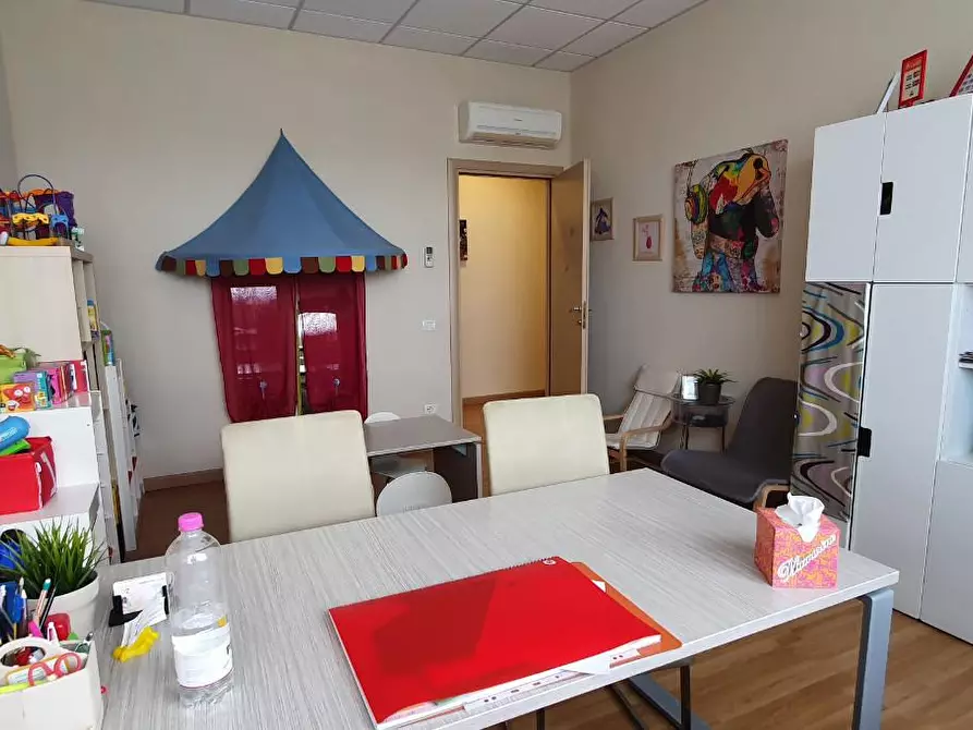 Immagine 13 di Attività commerciale in affitto  a Pisa