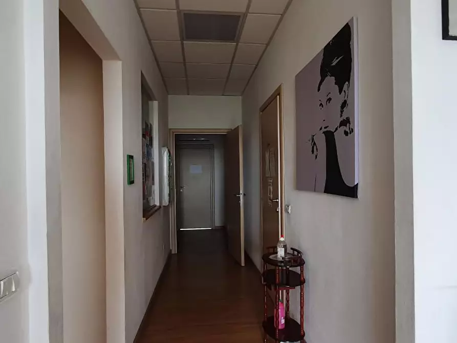 Immagine 7 di Attività commerciale in affitto  a Pisa