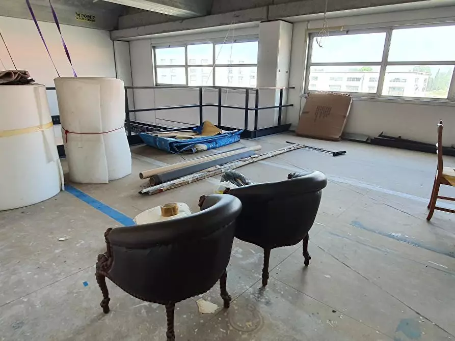 Immagine 23 di Attività commerciale in affitto  a Pisa