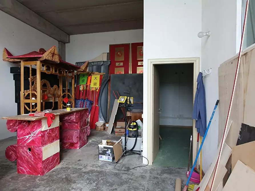 Immagine 35 di Attività commerciale in affitto  a Pisa