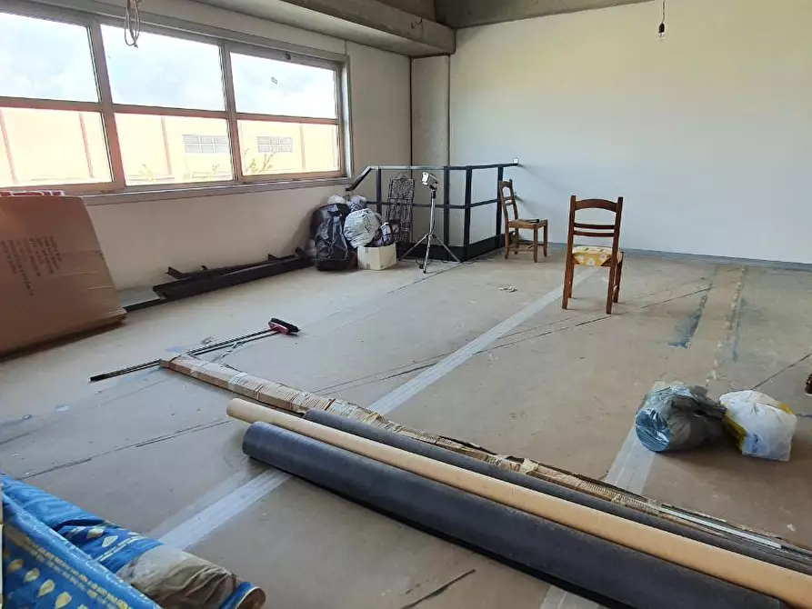 Immagine 25 di Attività commerciale in affitto  a Pisa