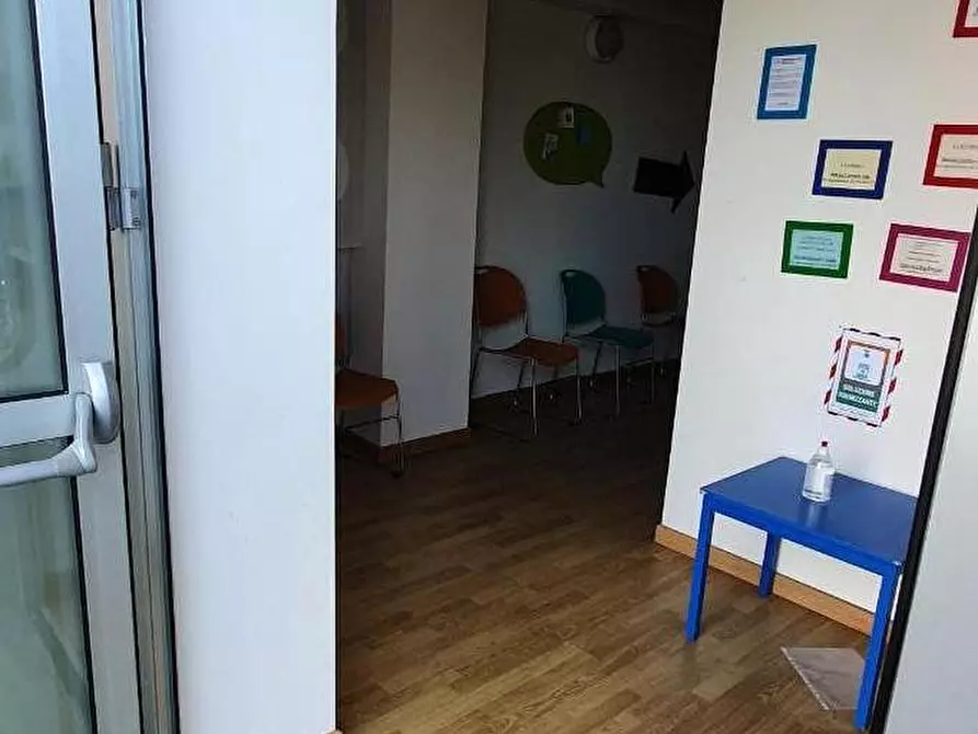 Immagine 32 di Attività commerciale in affitto  a Pisa