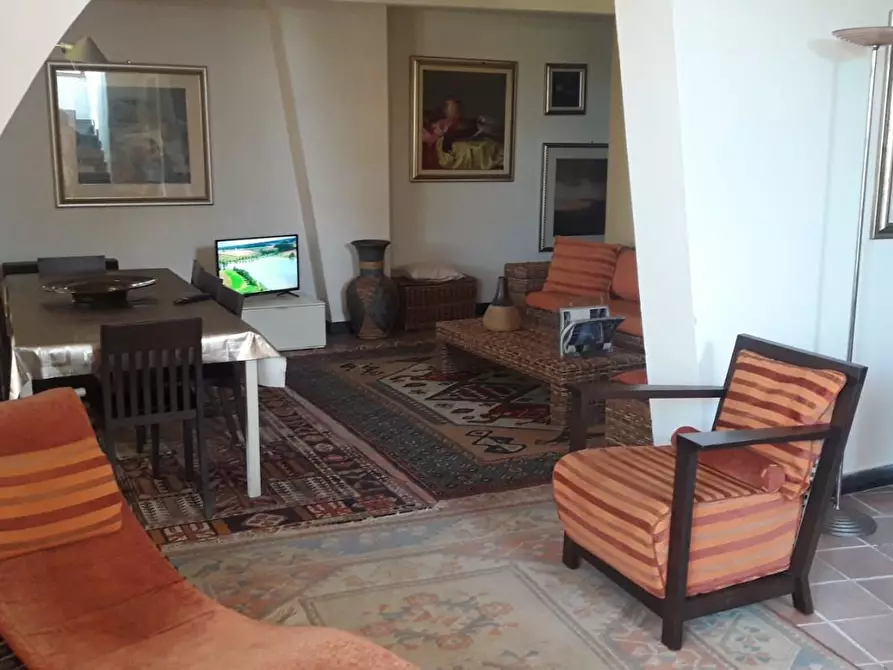 Immagine 18 di Villa in affitto  a Massa