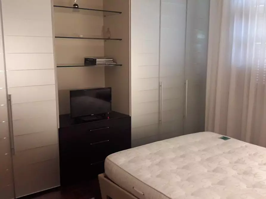 Immagine 34 di Villa in affitto  a Massa