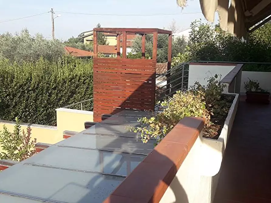Immagine 40 di Villa in affitto  a Massa