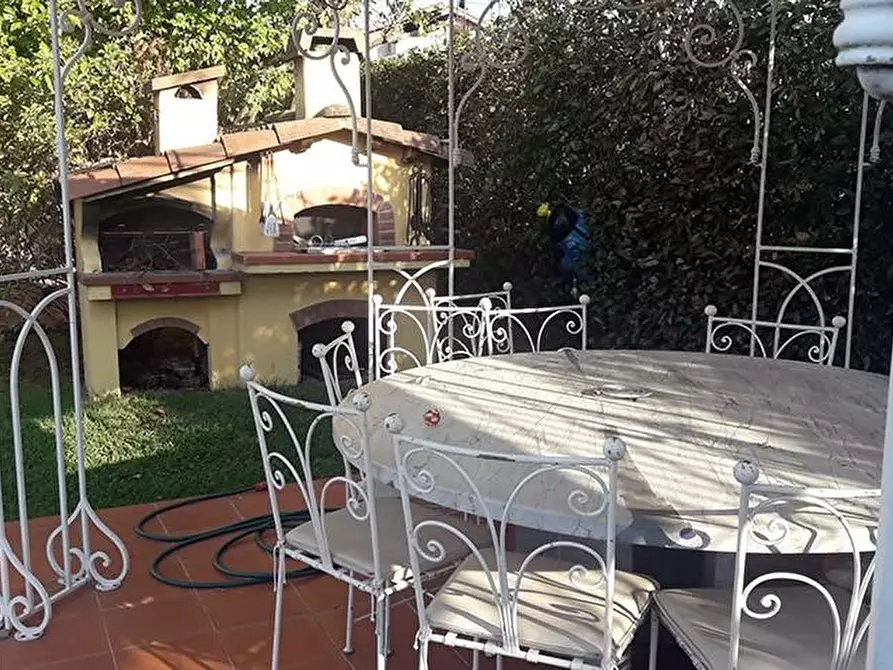 Immagine 10 di Villa in affitto  a Massa