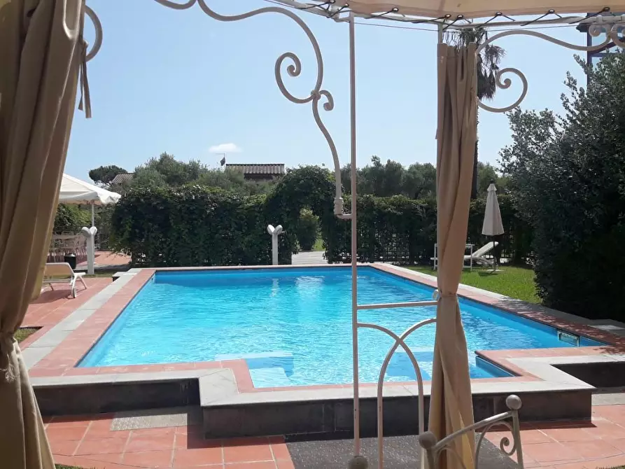 Immagine 9 di Villa in affitto  a Massa