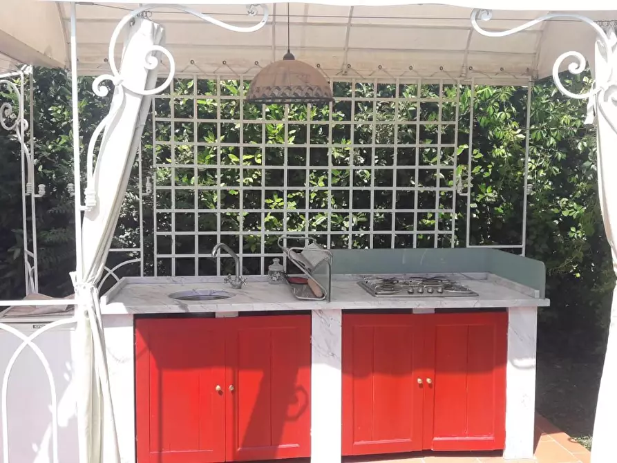 Immagine 12 di Villa in affitto  a Massa