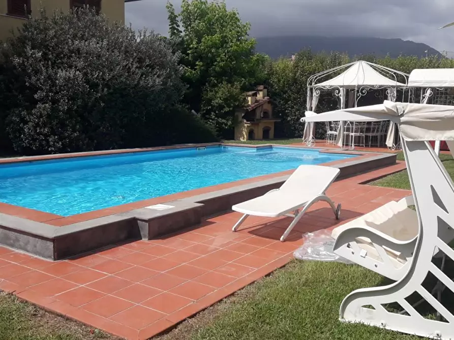 Immagine 6 di Villa in affitto  a Massa
