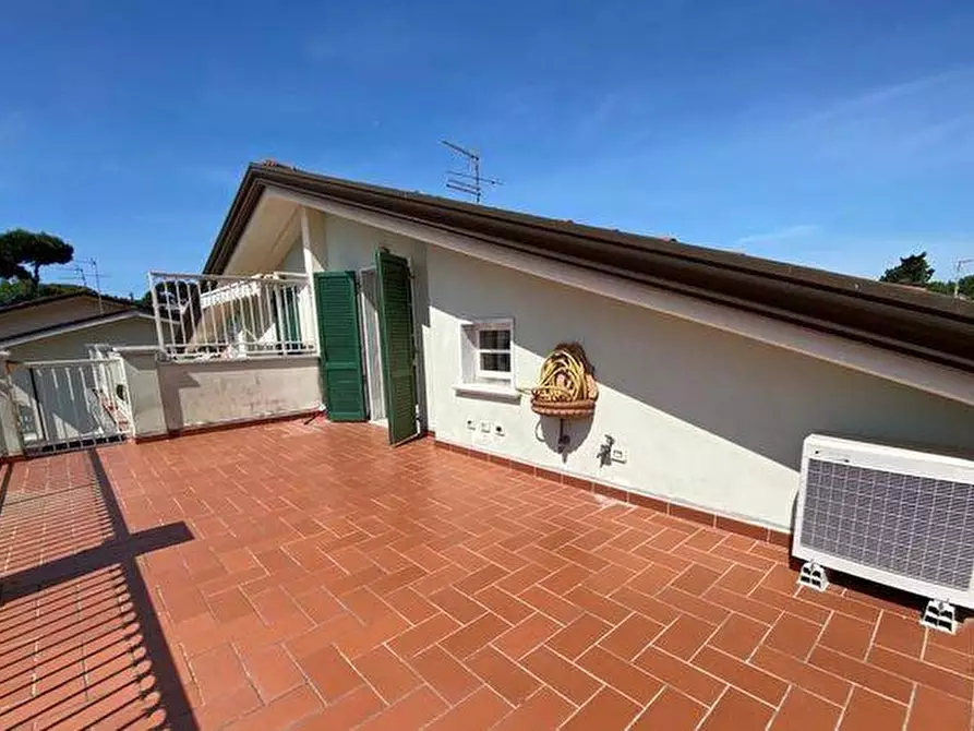 Immagine 3 di Mansarda in vendita  a Massa