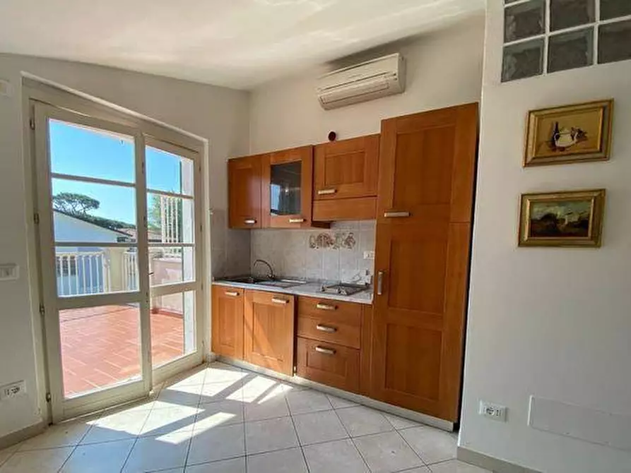 Immagine 6 di Mansarda in vendita  a Massa