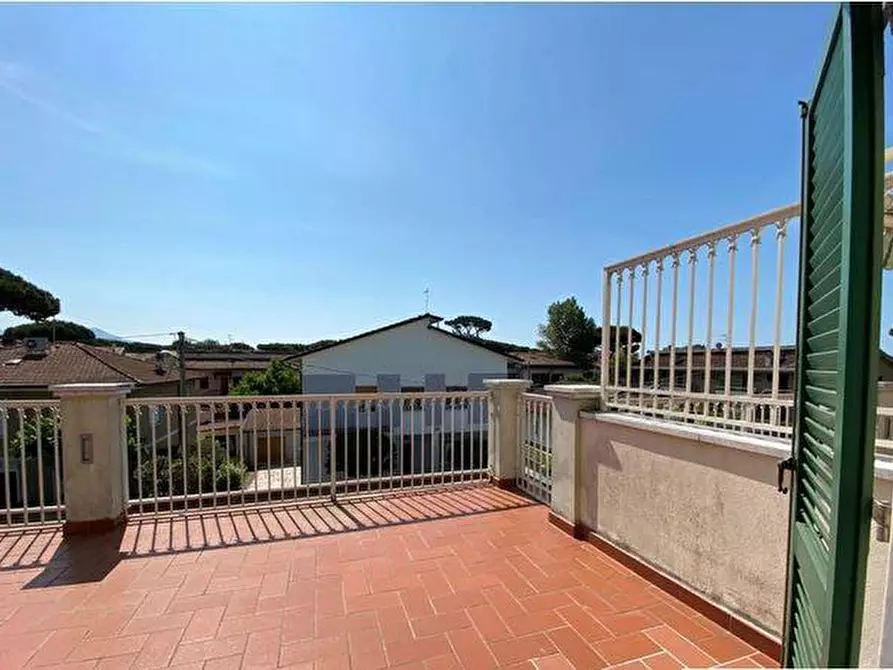 Immagine 13 di Mansarda in vendita  a Massa