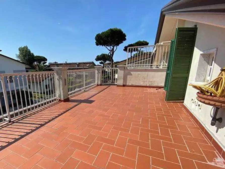 Immagine 4 di Mansarda in vendita  a Massa