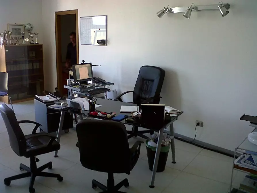 Immagine 2 di Ufficio in vendita  a San Giuliano Terme