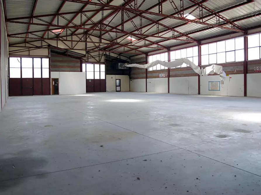 Immagine 24 di Capannone industriale in affitto  a Castelfiorentino