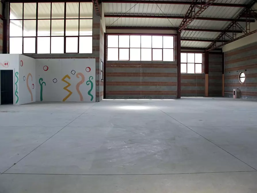 Immagine 30 di Capannone industriale in affitto  a Castelfiorentino