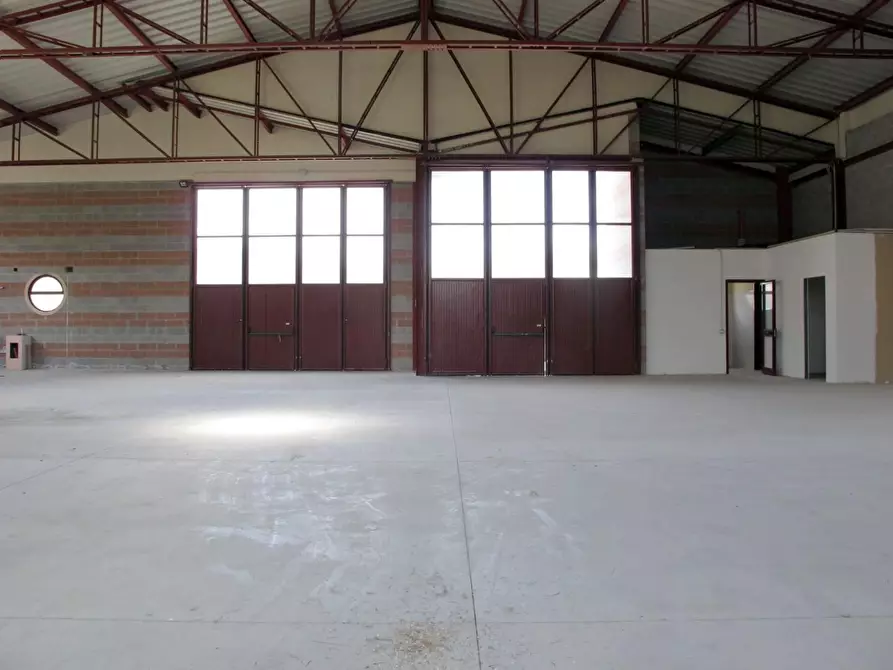 Immagine 28 di Capannone industriale in affitto  a Castelfiorentino