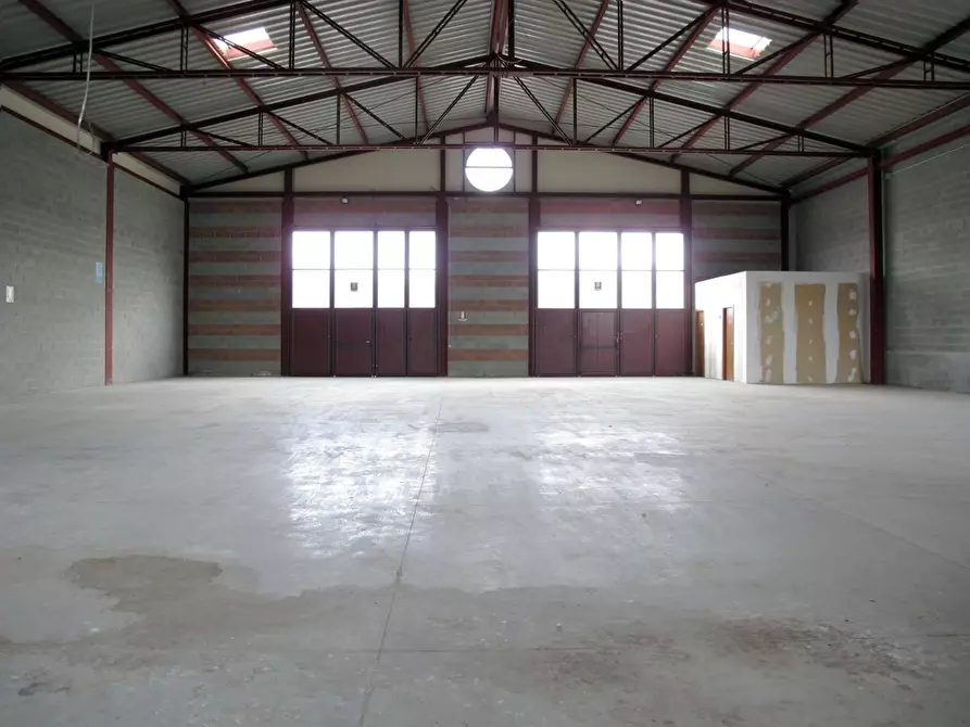 Immagine 20 di Capannone industriale in affitto  a Castelfiorentino