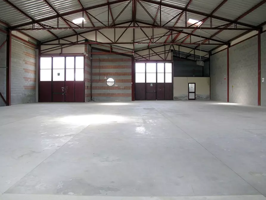 Immagine 21 di Capannone industriale in affitto  a Castelfiorentino