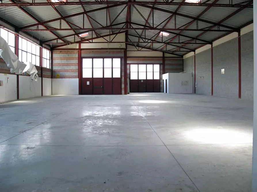 Immagine 22 di Capannone industriale in affitto  a Castelfiorentino
