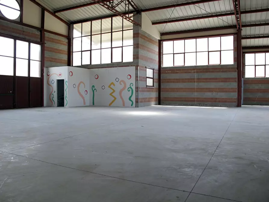 Immagine 31 di Capannone industriale in affitto  a Castelfiorentino