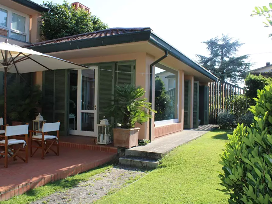 Immagine 2 di Villa in vendita  a Ponsacco