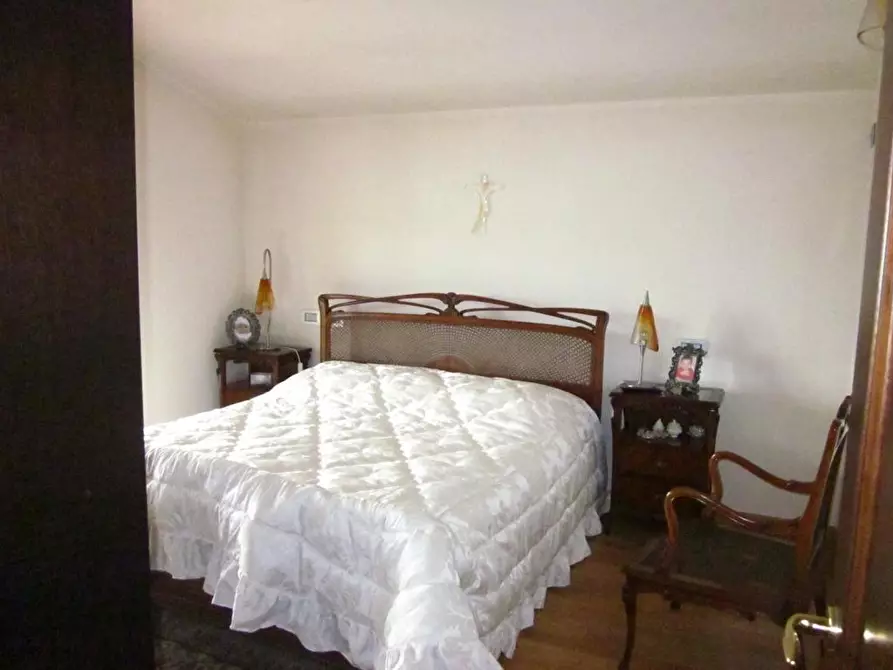 Immagine 13 di Villa in vendita  a Massa