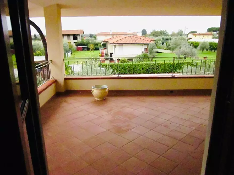 Immagine 17 di Villa in vendita  a Massa
