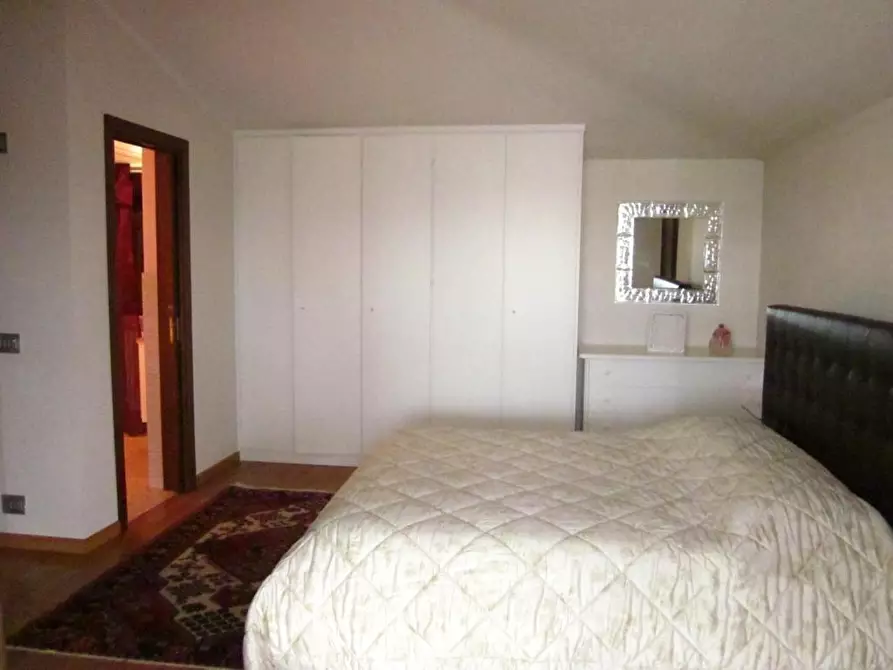 Immagine 10 di Villa in vendita  a Massa