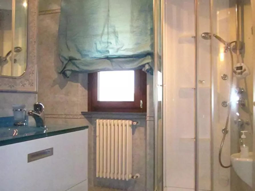 Immagine 12 di Villa in vendita  a Massa