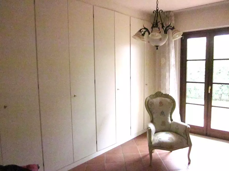 Immagine 18 di Villa in vendita  a Massa