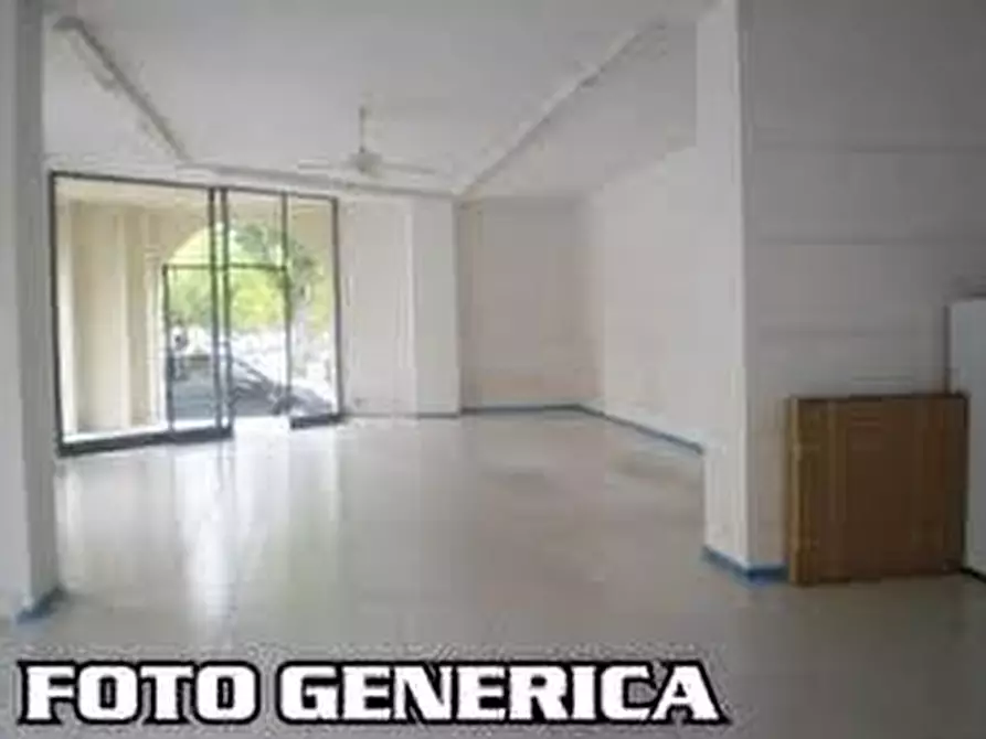 Immagine 2 di Locale commerciale in vendita  a Pisa