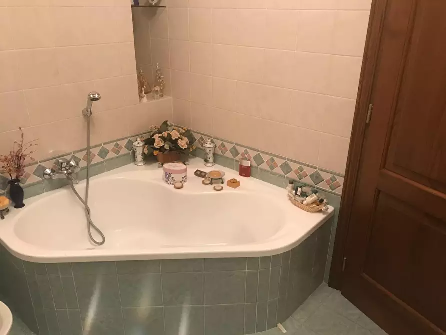 Immagine 17 di Villa in vendita  a Asciano