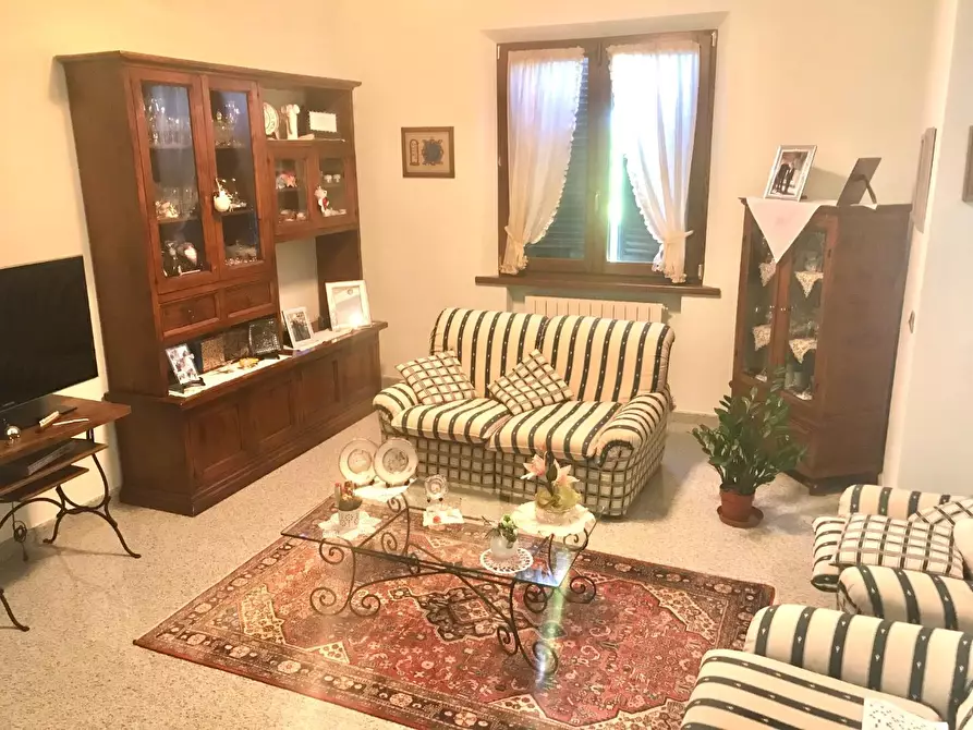 Immagine 5 di Villa in vendita  a Asciano