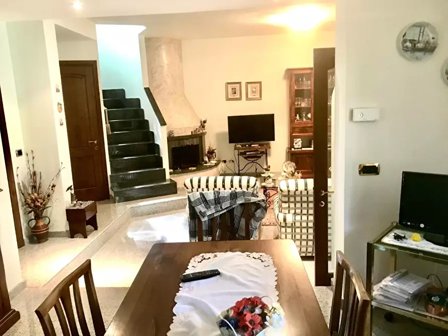 Immagine 9 di Villa in vendita  a Asciano