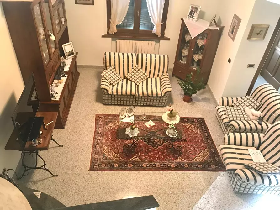 Immagine 4 di Villa in vendita  a Asciano