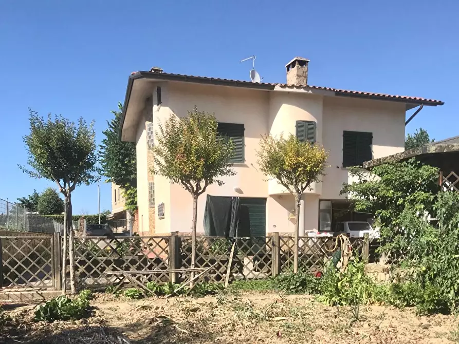 Immagine 2 di Villa in vendita  a Asciano