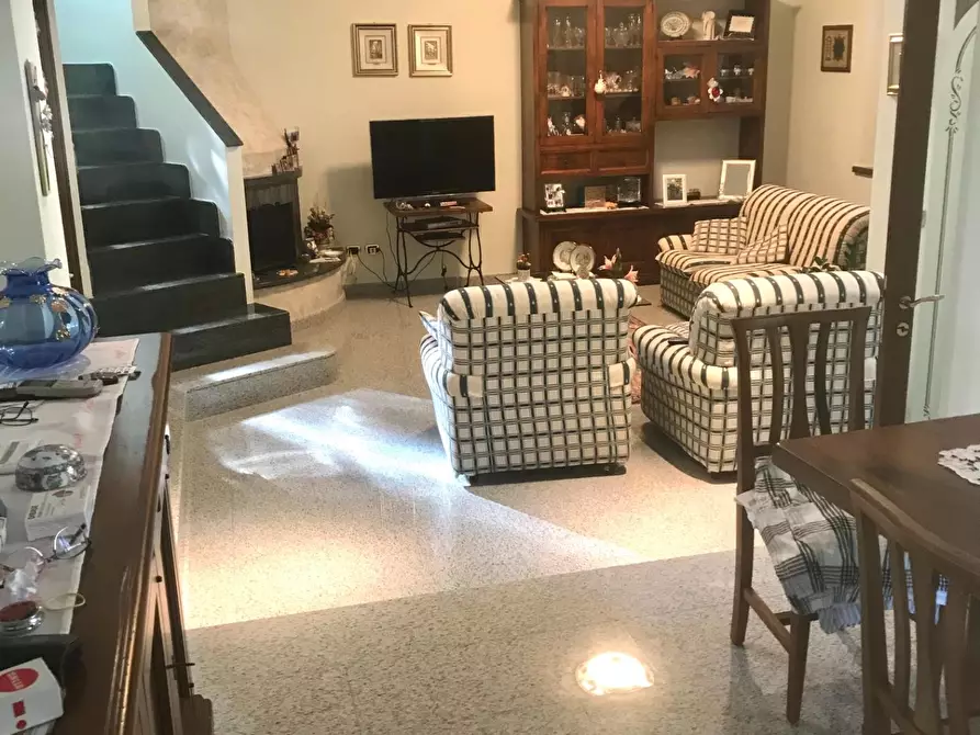 Immagine 10 di Villa in vendita  a Asciano