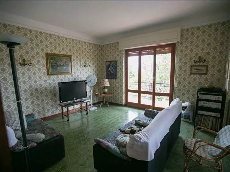 Immagine 17 di Villa in vendita  a Castelnuovo Magra