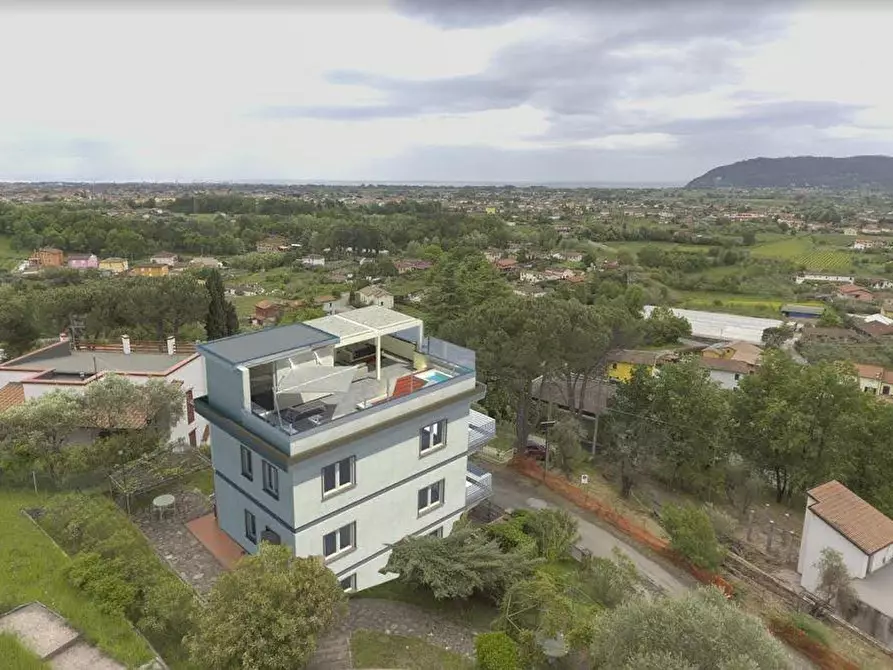 Immagine 10 di Villa in vendita  a Castelnuovo Magra