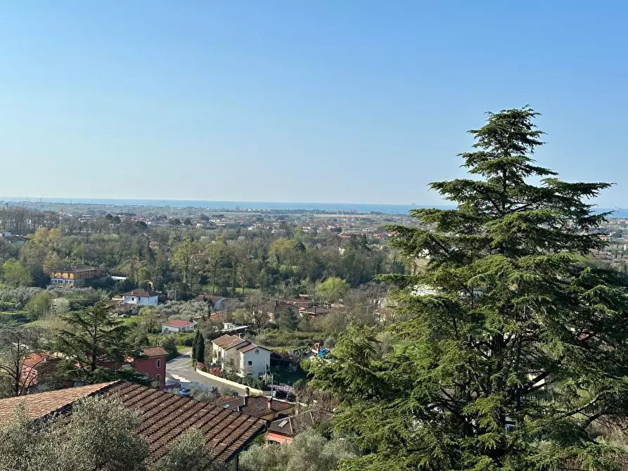 Immagine 1 di Villa in vendita  a Castelnuovo Magra