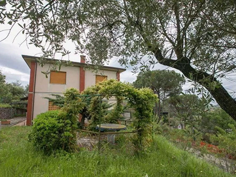 Immagine 6 di Villa in vendita  a Castelnuovo Magra