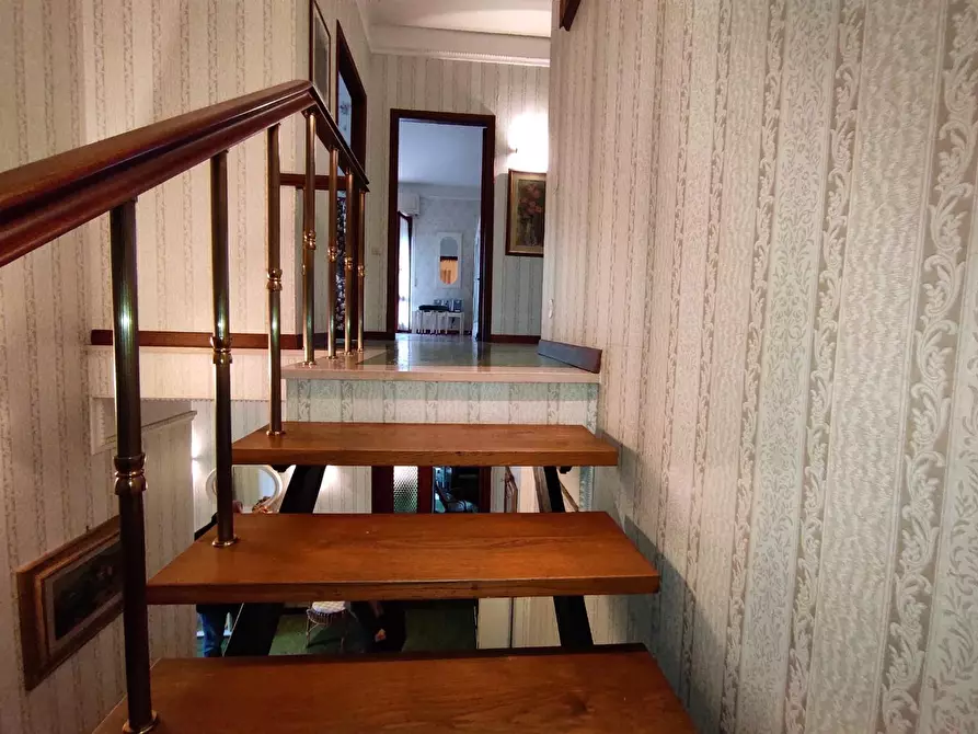 Immagine 34 di Villa in vendita  a Castelnuovo Magra