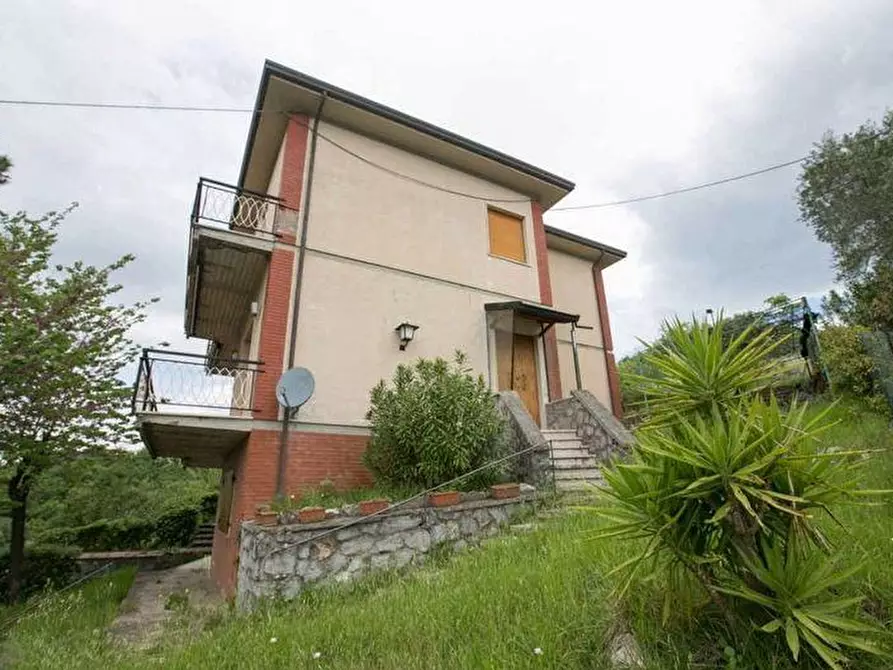 Immagine 8 di Villa in vendita  a Castelnuovo Magra