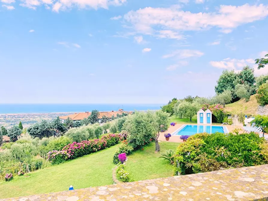 Immagine 26 di Villa in vendita  a Massarosa